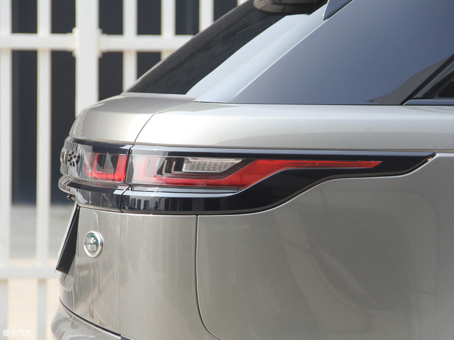 2017} P380 SE R-DYNAMIC