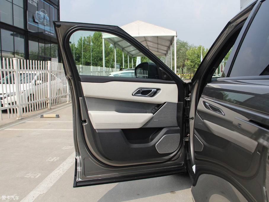 2017} P380 SE R-DYNAMIC