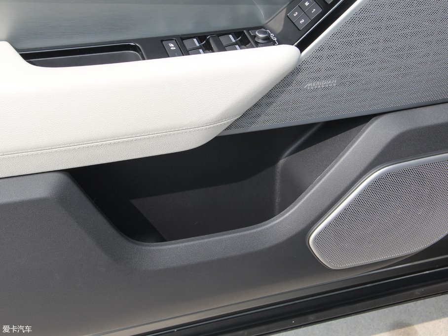 2017} P380 SE R-DYNAMIC