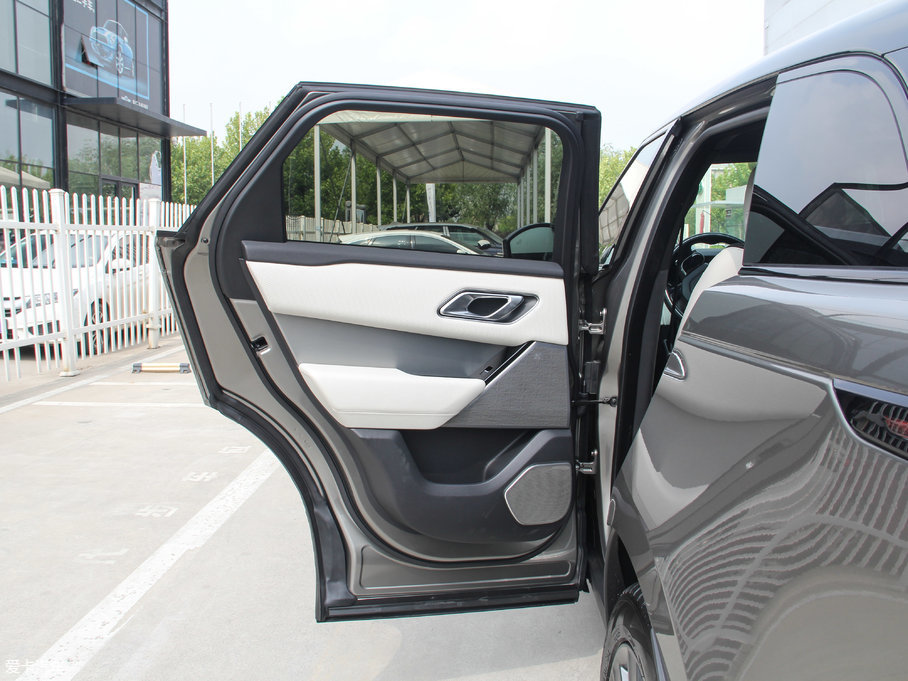 2017} P380 SE R-DYNAMIC