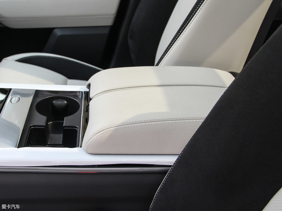 2017} P380 SE R-DYNAMIC