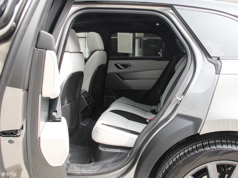 2017} P380 SE R-DYNAMIC