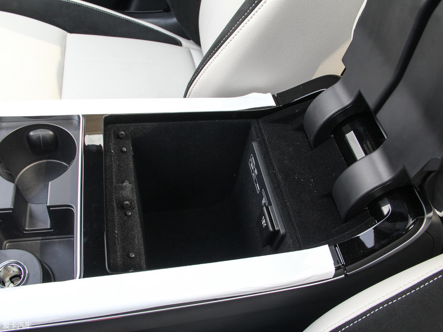 2017} P380 SE R-DYNAMIC