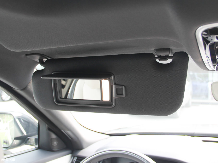 2017} P380 SE R-DYNAMIC