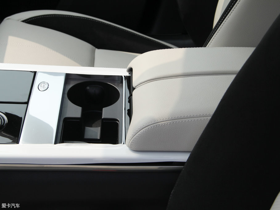 2017} P380 SE R-DYNAMIC