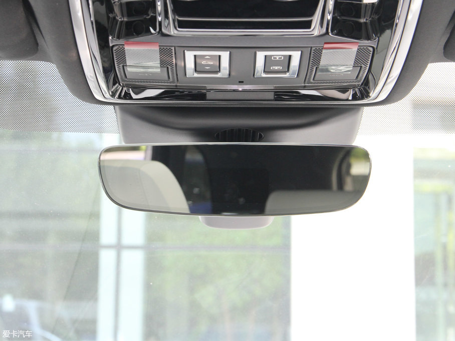 2017} P380 SE R-DYNAMIC