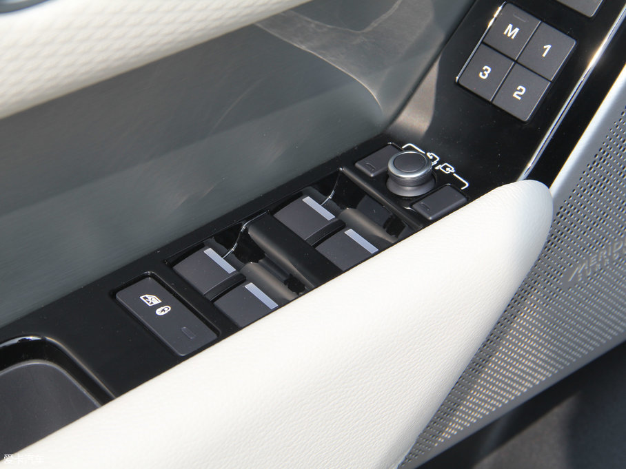 2017} P380 SE R-DYNAMIC