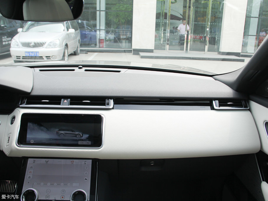 2017} P380 SE R-DYNAMIC