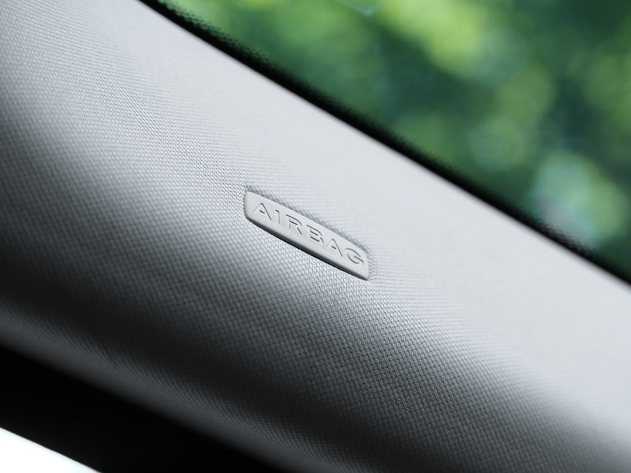 2017������} P380 S