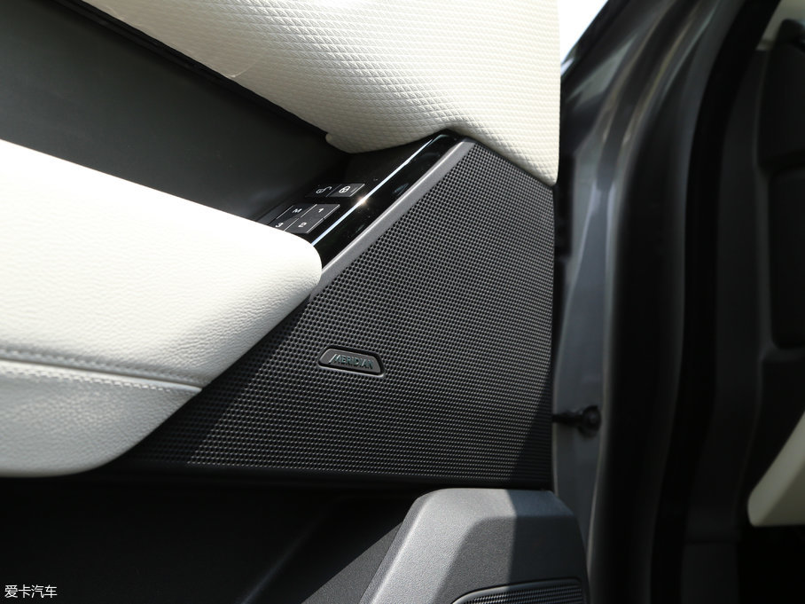 2017������} P380 S