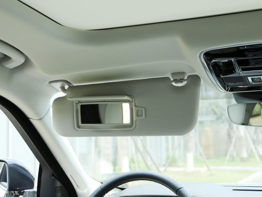 2017������} P380 S