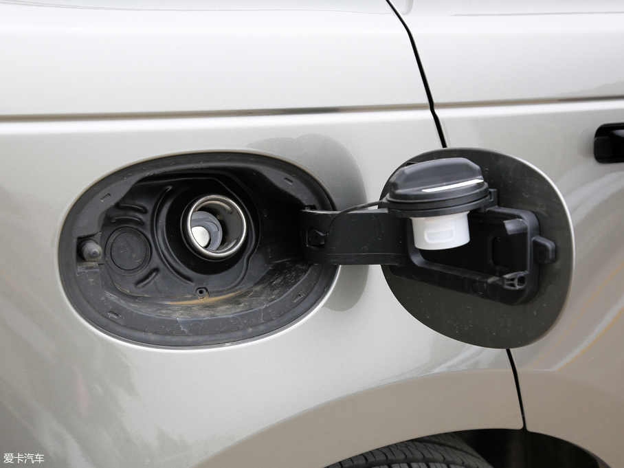 2017} P380 SE R-DYNAMIC