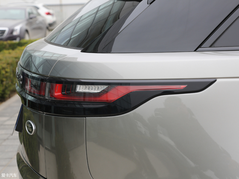 2017} P380 SE R-DYNAMIC