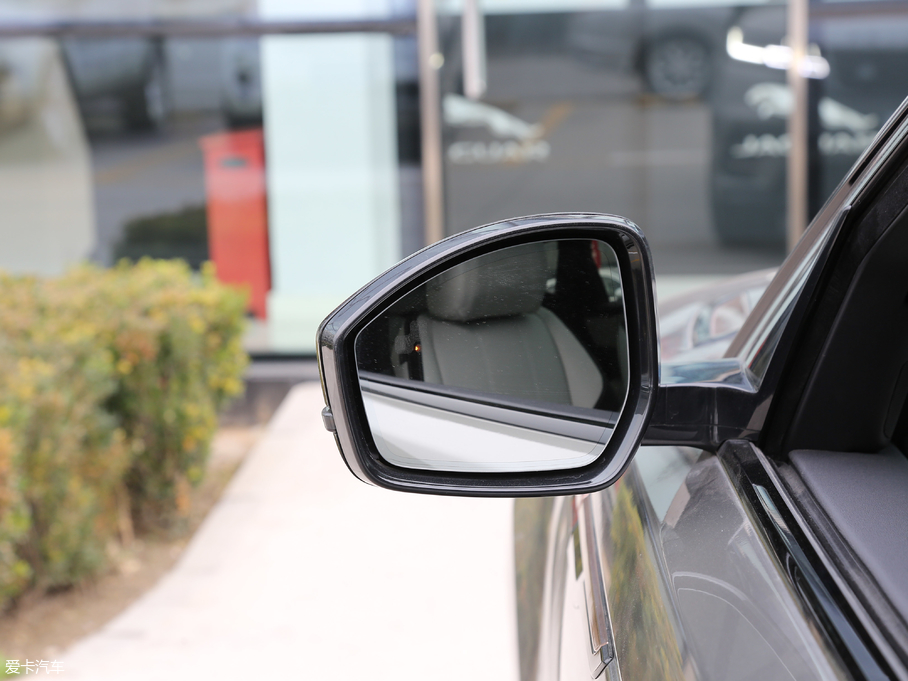 2017} P380 SE R-DYNAMIC