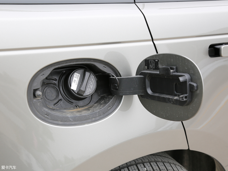 2017} P380 SE R-DYNAMIC