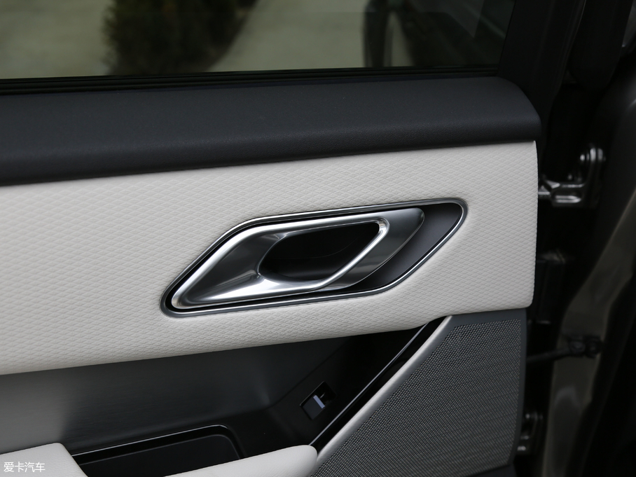 2017} P380 SE R-DYNAMIC