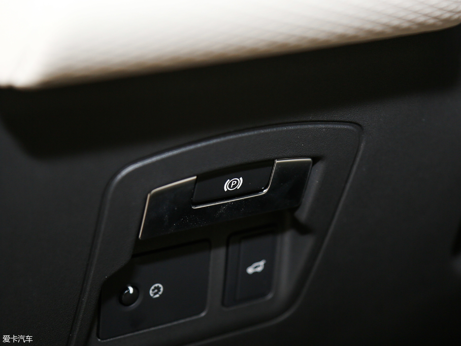 2017} P380 SE R-DYNAMIC