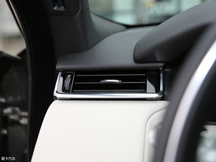 2017} P380 SE R-DYNAMIC