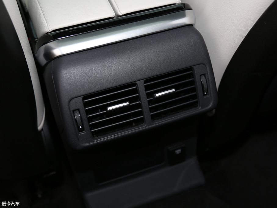 2017} P380 SE R-DYNAMIC