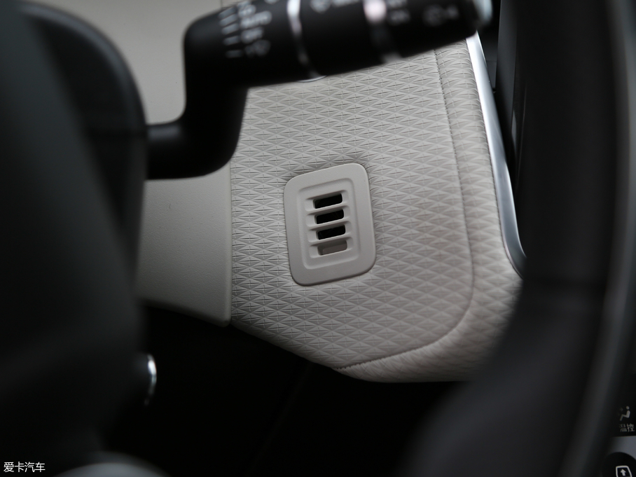 2017} P380 SE R-DYNAMIC