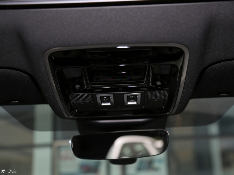 2017} P380 SE R-DYNAMIC