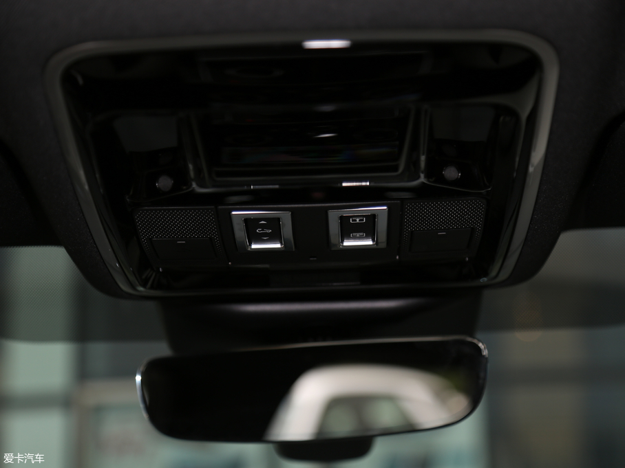 2017} P380 SE R-DYNAMIC