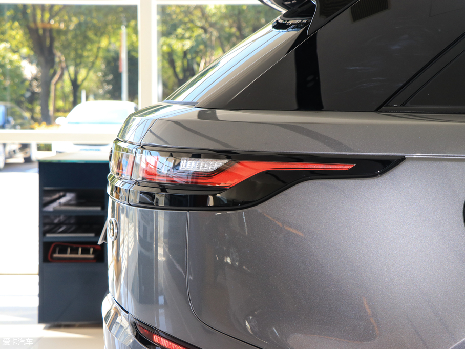 2017} P380 SE R-DYNAMIC