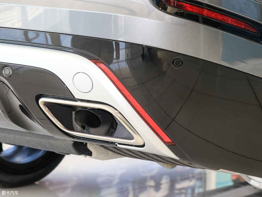 2017} P380 SE R-DYNAMIC