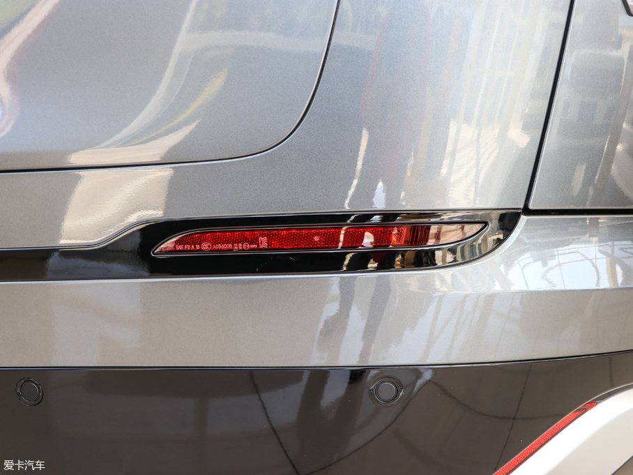 2017} P380 SE R-DYNAMIC