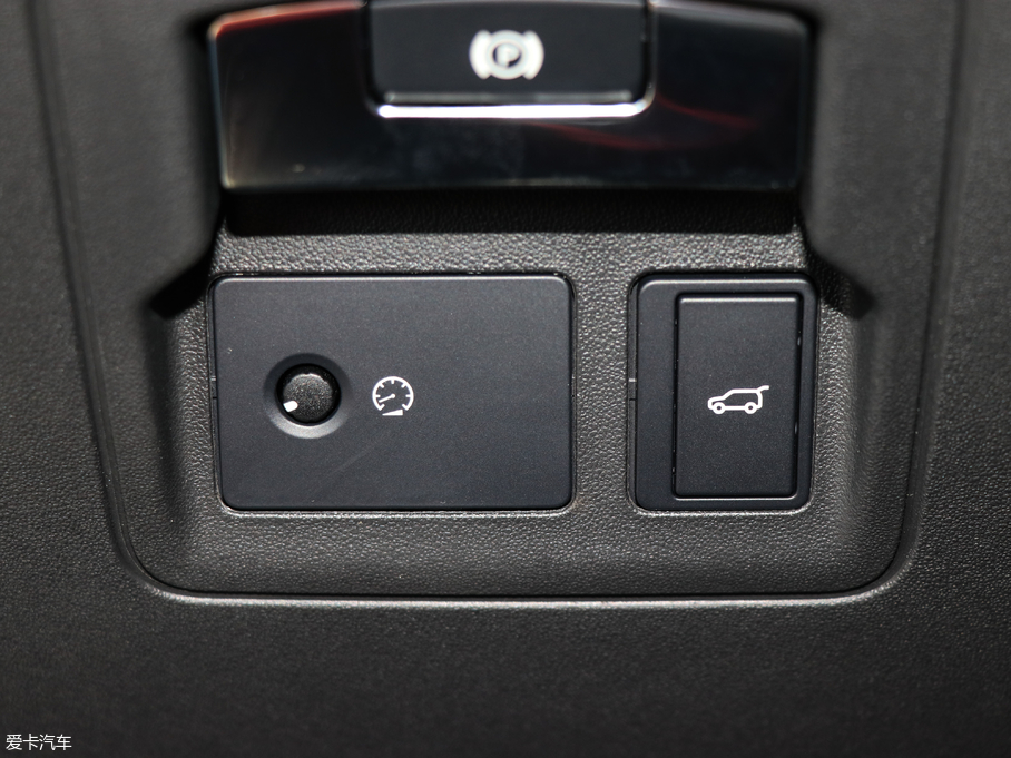 2017} P380 SE R-DYNAMIC