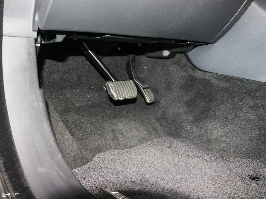 2017} P380 SE R-DYNAMIC