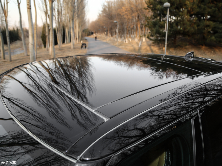 2017} P380 HSE R-DYNAMIC