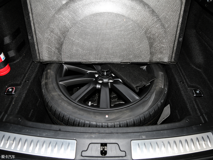 2017} P380 HSE R-DYNAMIC