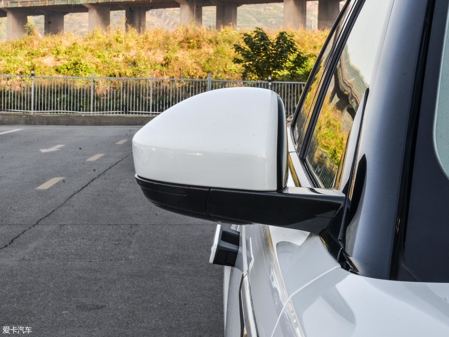 2017������} P380 S