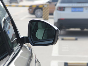 2017P380 SE R-DYNAMIC ^