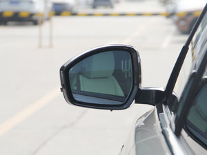 2017P380 SE R-DYNAMIC ^