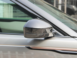 2017P380 SE R-DYNAMIC ^