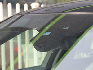 2017P380 SE R-DYNAMIC ^