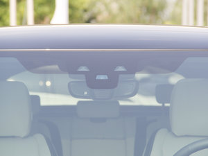 2017P380 SE R-DYNAMIC ^