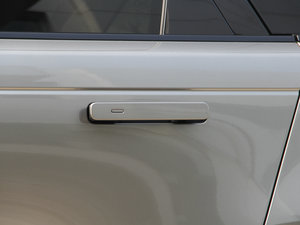 2017P380 SE R-DYNAMIC ^