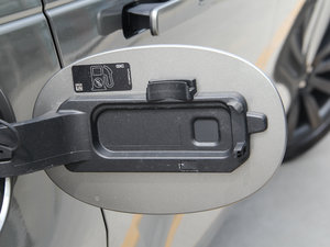 2017P380 SE R-DYNAMIC ^