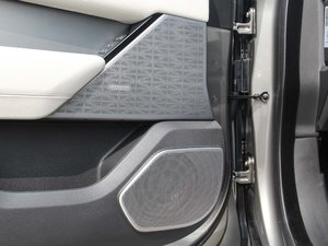 2017P380 SE R-DYNAMIC g