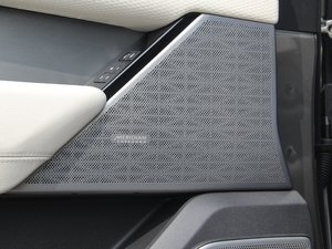 2017P380 SE R-DYNAMIC g