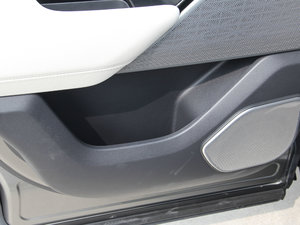 2017P380 SE R-DYNAMIC g