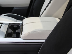 2017P380 SE R-DYNAMIC 