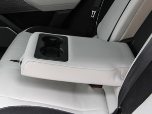 2017P380 SE R-DYNAMIC 