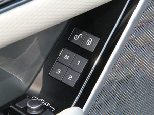 2017P380 SE R-DYNAMIC п؅^