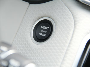 2017P380 SE R-DYNAMIC п؅^