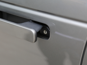 2017P380 SE R-DYNAMIC ^