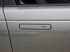 2017P380 SE R-DYNAMIC ^